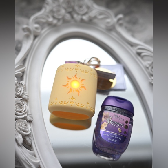 Bath & Body Works X Disney Princess Rapunzel Lantern Light Up Pocketbac Set- NWT - Picture 2 of 7